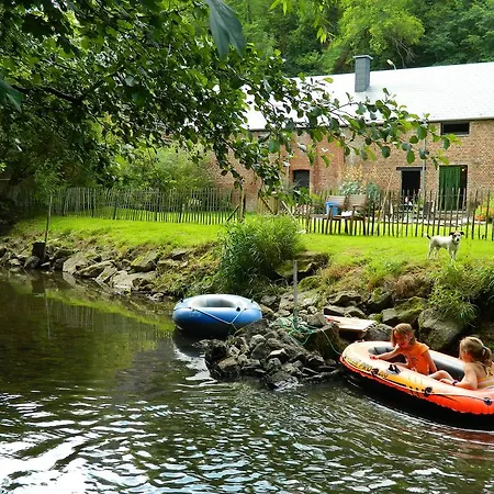 Dom wakacyjny Traditional Holiday In With Private Garden Beauraing