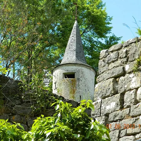 Traditional Holiday In With Private Garden