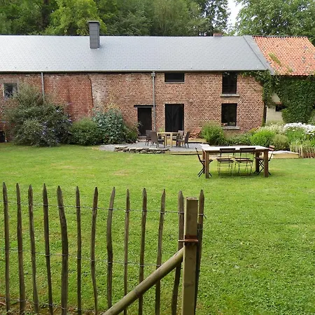 Dom wakacyjny Traditional Holiday In With Private Garden *