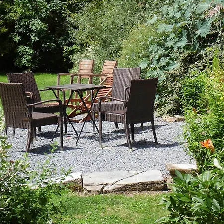 Dom wakacyjny Traditional Holiday In With Private Garden Beauraing
