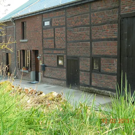 Dom wakacyjny Traditional Holiday In With Private Garden Beauraing